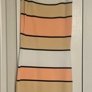 Show off your assets Tube tight coral & tan striped dress👗